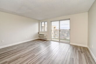 Grand Central Place in St Thomas, ON - Building Photo - Building Photo