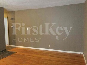11217 E 50th Terrace in Kansas City, MO - Building Photo - Building Photo