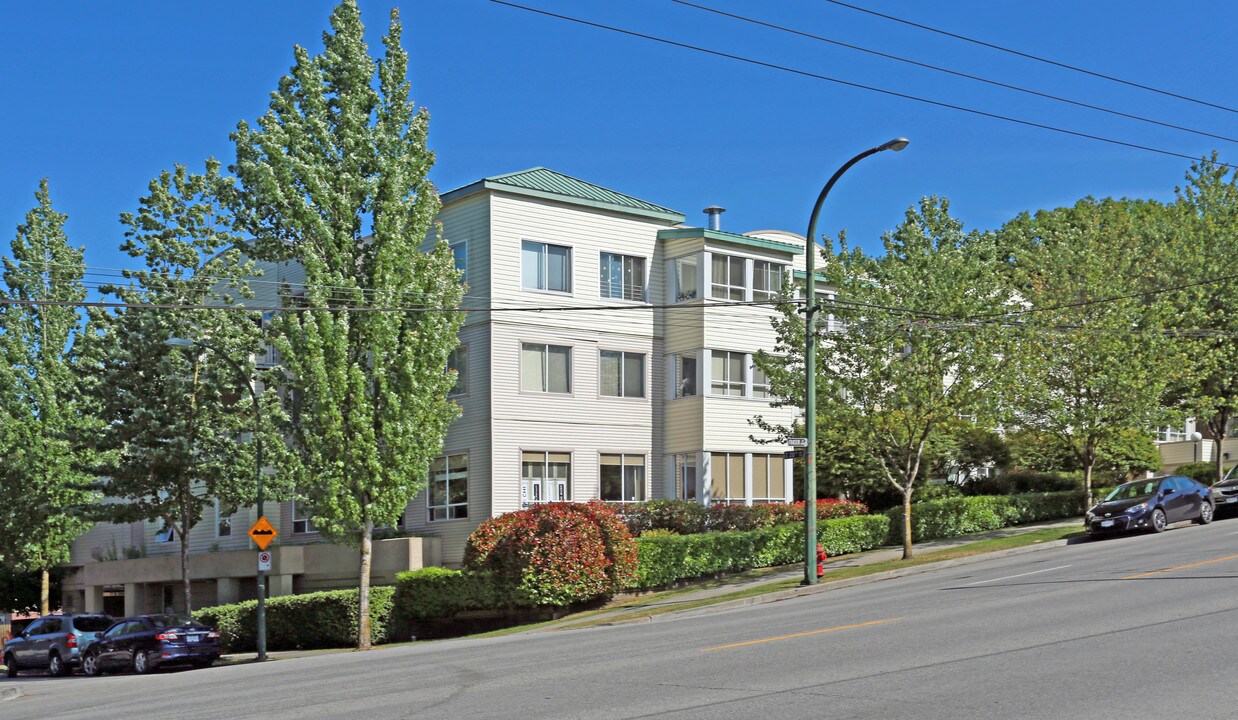 Trafalgar in Vancouver, BC - Building Photo