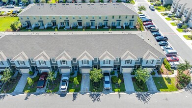 35 Vista Oaks Ln in Port Orange, FL - Building Photo - Building Photo