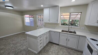 5164 Omar St in Fremont, CA - Building Photo - Building Photo