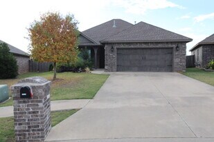 20638 Frontier Pl in Harrah, OK - Building Photo