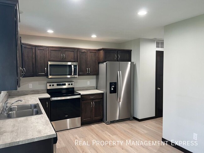 3 Bedroom 2.5 Bathroom Townhome in Sioux Falls, SD - Building Photo - Building Photo