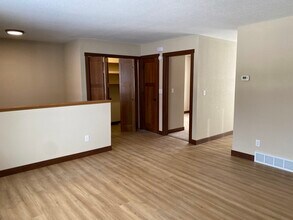 802 Robert Pl in Onalaska, WI - Building Photo - Building Photo