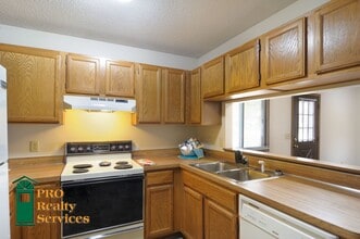 1602 Helmo Ave N in Oakdale, MN - Building Photo - Building Photo