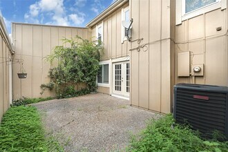 11614 Village Pl Dr in Houston, TX - Building Photo - Building Photo