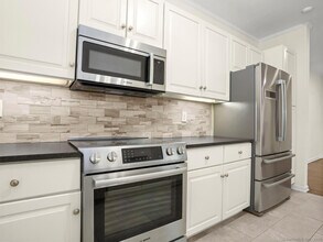 51 Forest Ave in Greenwich, CT - Building Photo - Building Photo