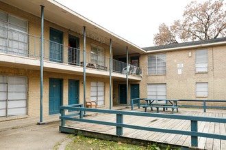 Victory Apartments in Houston, TX - Building Photo - Building Photo