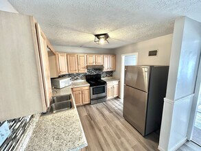 110 E Gray St in Sandston, VA - Building Photo - Building Photo