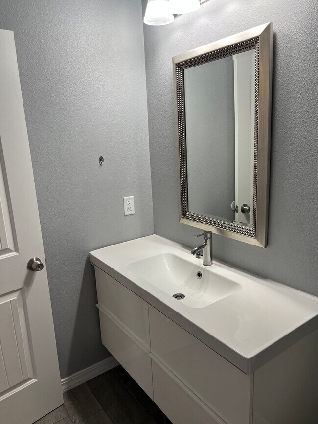 1301 N Clinton Ave in Lubbock, TX - Building Photo - Building Photo