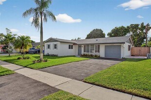 6720 NW 6th Ct in Margate, FL - Building Photo