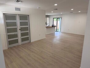 574 NW 7th St in Homestead, FL - Building Photo - Building Photo