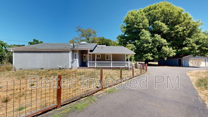 5050 Old Redwood Hwy in Santa Rosa, CA - Building Photo