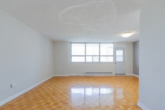 260 Wellesley St E in Toronto, ON - Building Photo - Interior Photo