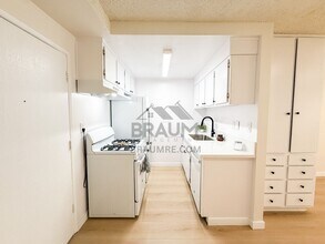 5461 Kester Ave, Unit 118 in Los Angeles, CA - Building Photo - Building Photo