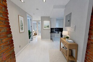 338 E 100th St in New York, NY - Building Photo