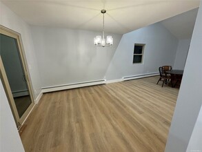 15 W 15th St in Huntington Station, NY - Building Photo - Building Photo