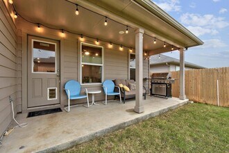 6012 Xene Dr in Austin, TX - Foto de edificio - Building Photo