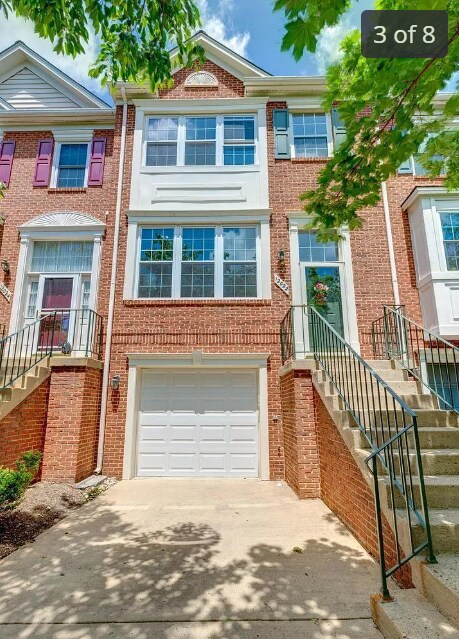 12022 Edgemere Cir in Reston, VA - Foto de edificio - Building Photo