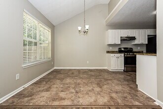 10953 Tara Village Way in Jonesboro, GA - Building Photo - Building Photo