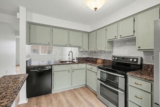 1664 Harvest Green Ct in Reston, VA - Building Photo - Building Photo