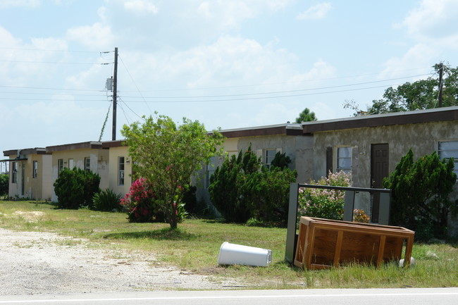 2001 State Road 64 W in Avon Park, FL - Foto de edificio - Building Photo