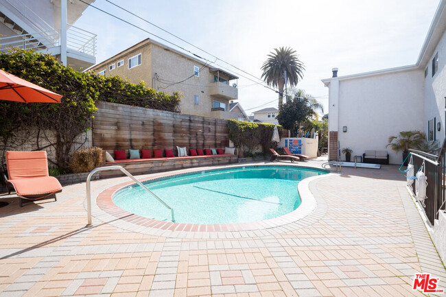 2721 2nd St in Santa Monica, CA - Building Photo - Building Photo