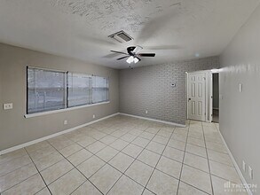 2258 Lake Dr in Dunedin, FL - Building Photo - Building Photo
