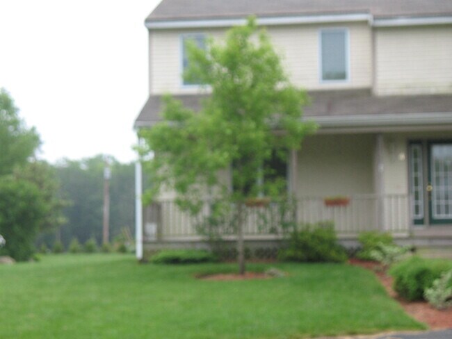 4A Romano Village Dr in Westport, MA - Building Photo - Building Photo