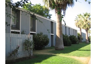 Orangewood Apartments in Lindsay, CA - Building Photo - Building Photo