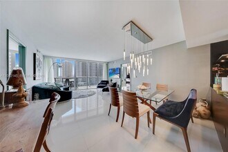 465 Brickell Ave, Unit 1019 in Miami, FL - Foto de edificio - Building Photo