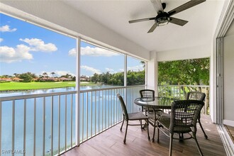 8320 Mystic Greens Way in Naples, FL - Foto de edificio - Building Photo