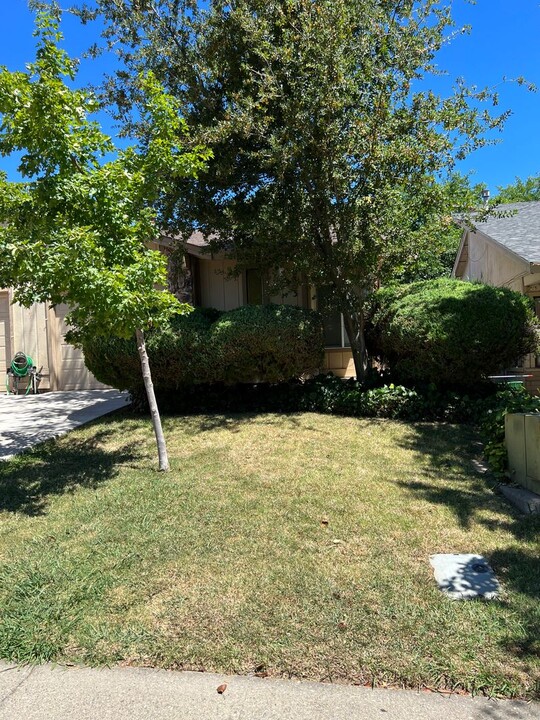 6851 Trovita Way in Citrus Heights, CA - Building Photo