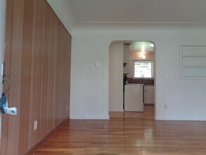 1945 23rd St NE in Salem, OR - Foto de edificio - Building Photo