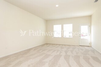 209 Wild Daisy Wy in La Vergne, TN - Building Photo - Building Photo