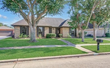 2707 Planters St in Sugar Land, TX - Building Photo - Building Photo
