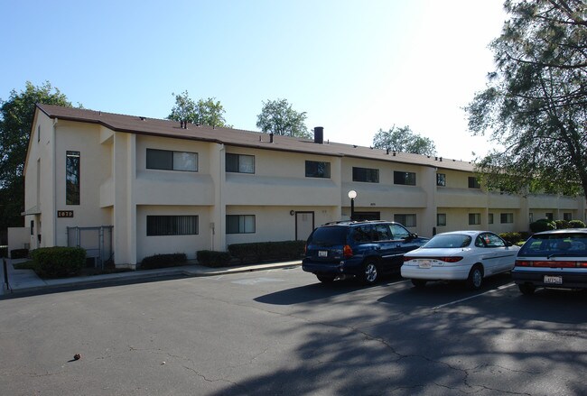 Johnson Gardens Apartments in Ventura, CA - Building Photo - Building Photo