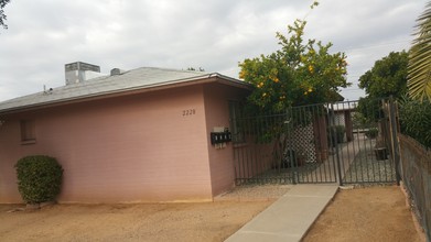 2228 E Broadway Rd in Mesa, AZ - Building Photo - Building Photo