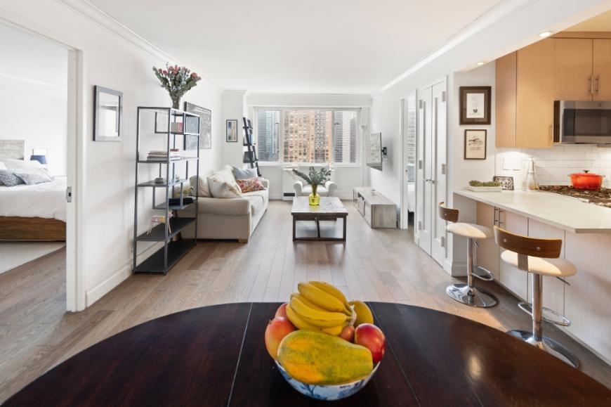 400 E 54th St in New York, NY - Building Photo