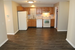 48 N Mountain Rd, Unit 303 in New Britain, CT - Building Photo