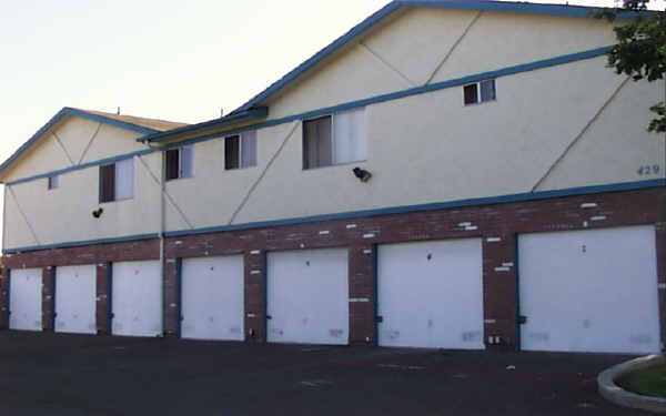 429 Palm Ave in Imperial Beach, CA - Foto de edificio - Building Photo