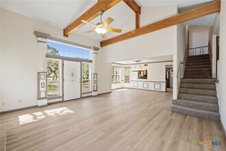 322 Oakwood Loop in San Marcos, TX - Foto de edificio - Building Photo