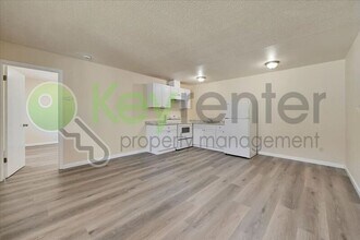 1071 Santiago Ave in Sacramento, CA - Building Photo - Building Photo