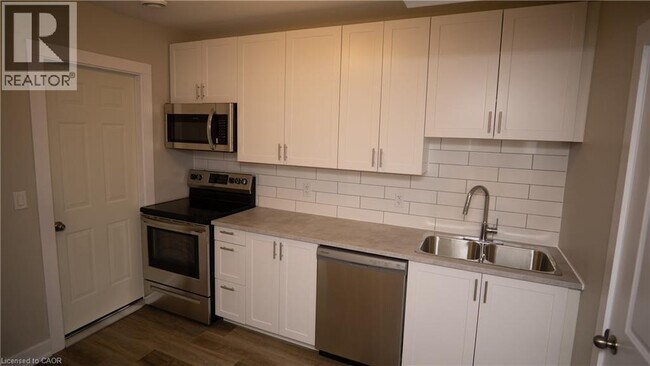 237 Hellems Ave in Welland, ON - Building Photo - Building Photo