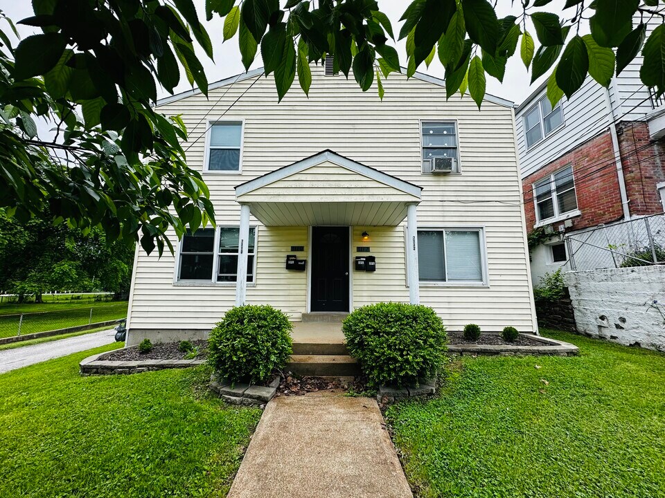 7112 Drury Ln, Unit 1st fl in Maplewood, MO - Foto de edificio