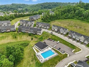 484 Greenwood Dr in Canonsburg, PA - Building Photo - Building Photo