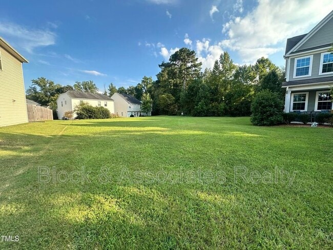 122 Tweedbank Ct in Fuquay Varina, NC - Building Photo - Building Photo