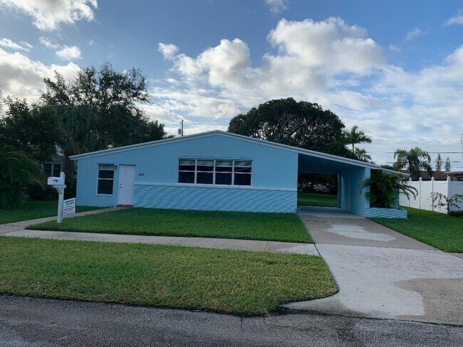 410 Cypress Dr in West Palm Beach, FL - Building Photo - Building Photo