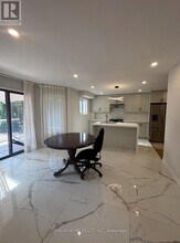 327 Sussex Ave in Richmond Hill, ON - Building Photo - Building Photo