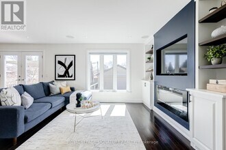 71 Roseland Dr in Toronto, ON - Building Photo - Building Photo
